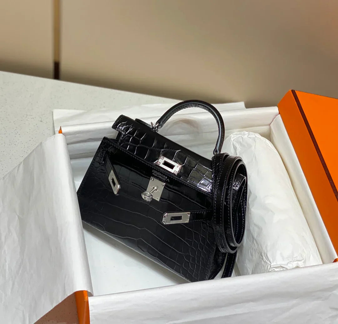 Mini 19 Black Croco Lookalike In Cowhide Leather
