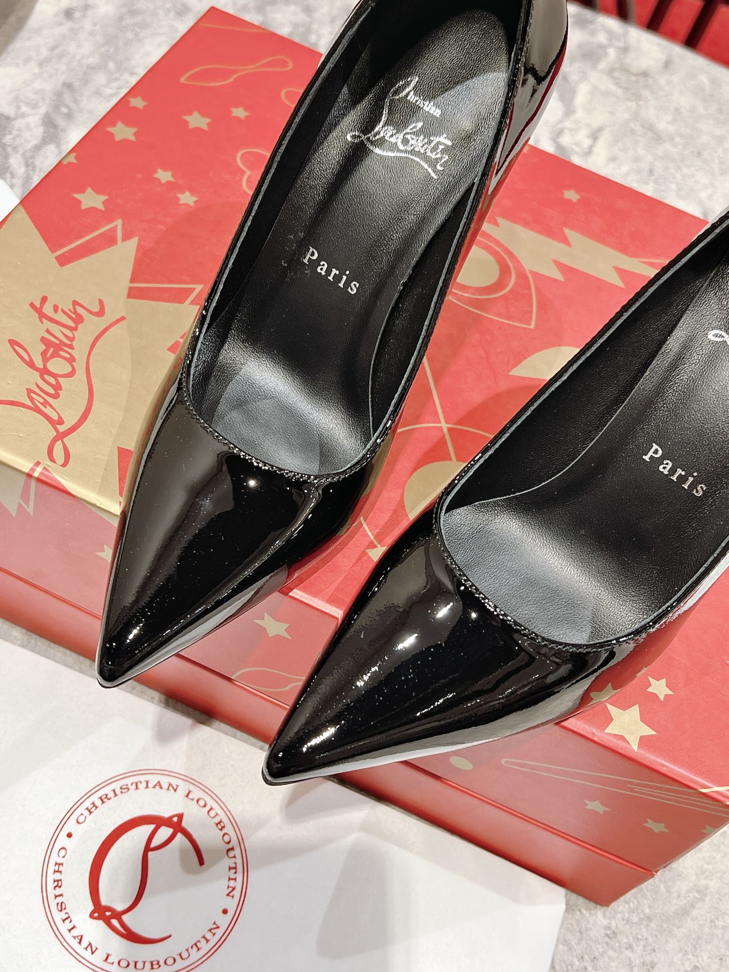 Black Pointed-Toe Pumpss