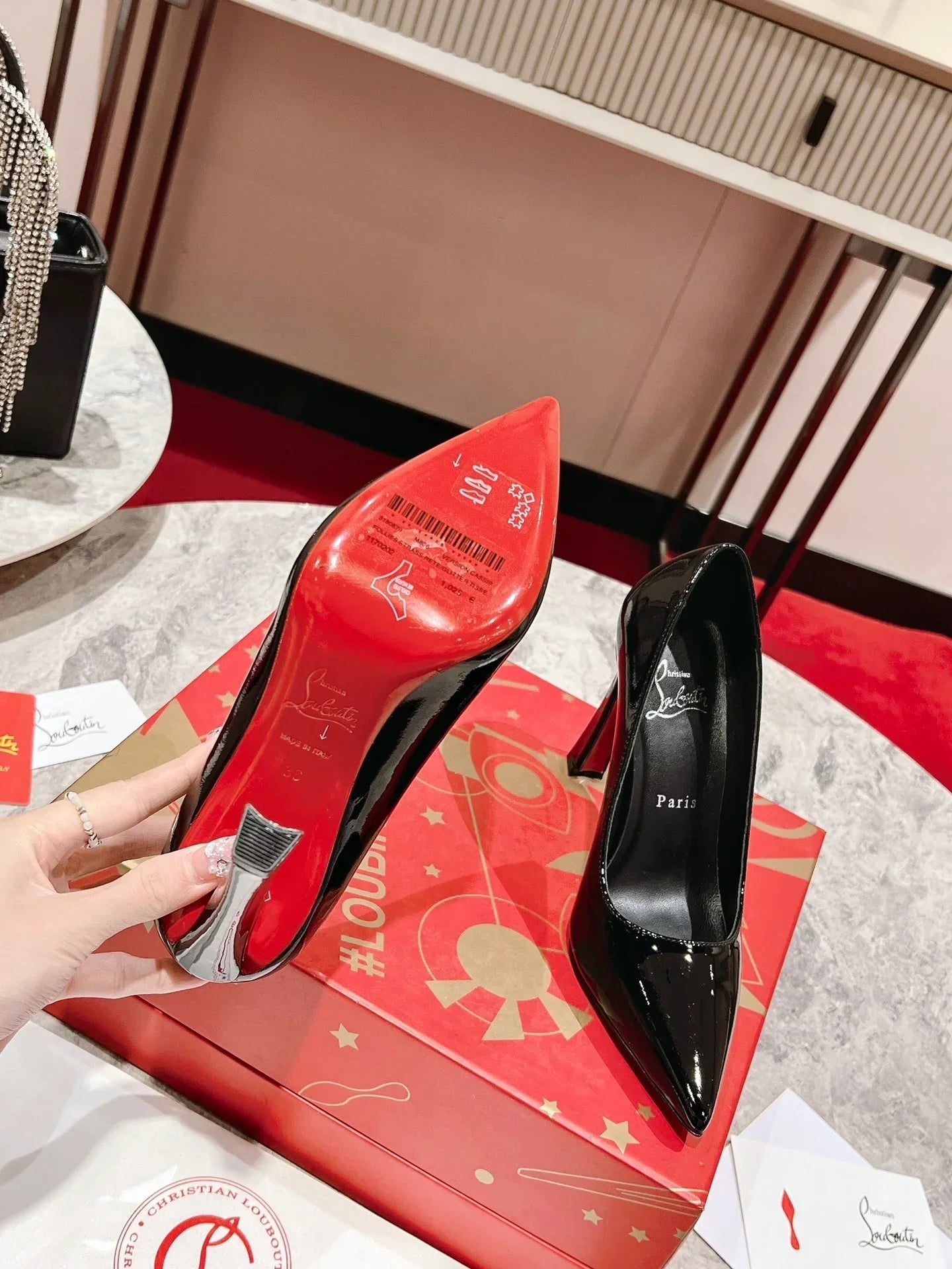 Black Pointed-Toe Pumpss